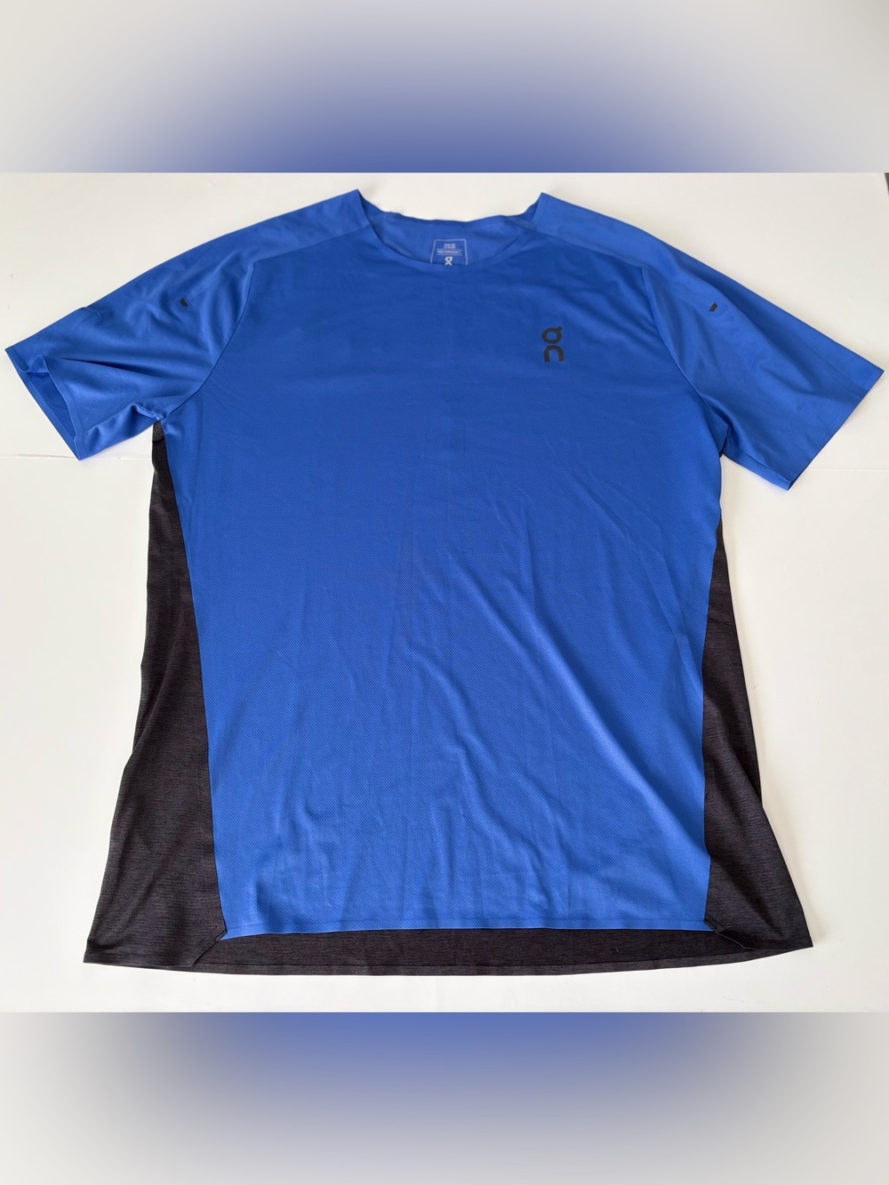 On Running Performance Tee Blue Gray Short Sleeve Athletic Shirt Men’s Medium